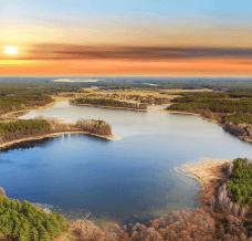 Weekend nad jeziorem? Radzimy, co zabrać na Mazury