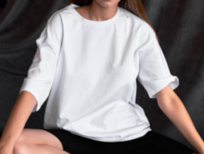 Jak nosić duży T-shirt? Męski ubiór w damskim wydaniu