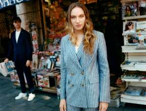 Marynarka damska oversize − w jakich stylizacjach sprawdzi się najlepiej?