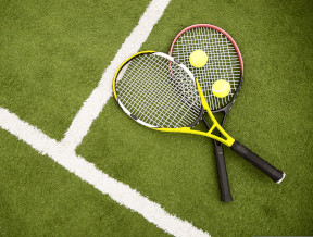 Kultowy sport tenis – jak grać i ubierać się do gry w tenisa?