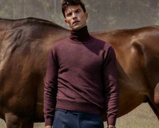 Bordowy golf męski - z czym go nosić?
