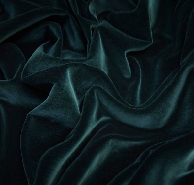 Aksamit – co to za materiał? Z czym go nosić?