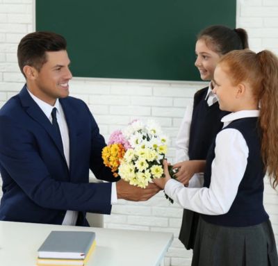 Prezent dla wychowawcy − 8 pomysłów jak podziękować nauczycielowi