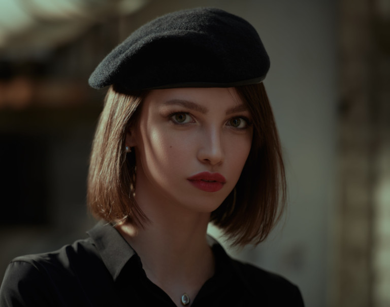 Jak nosić beret damski? Porady stylizacyjne