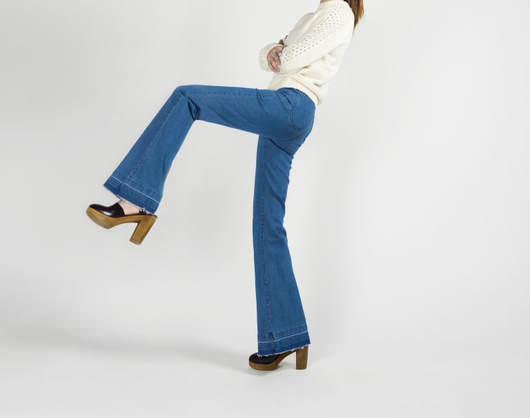 Bootcut jeans – z czym je łączyć?