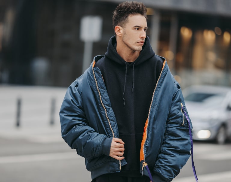 Męska kurtka oversize – uniwersalna pozycja na każdą porę roku