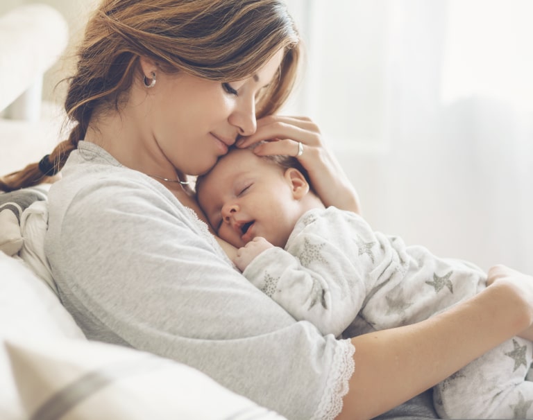 Prezent dla młodej mamy – co podarować? 8 inspiracji