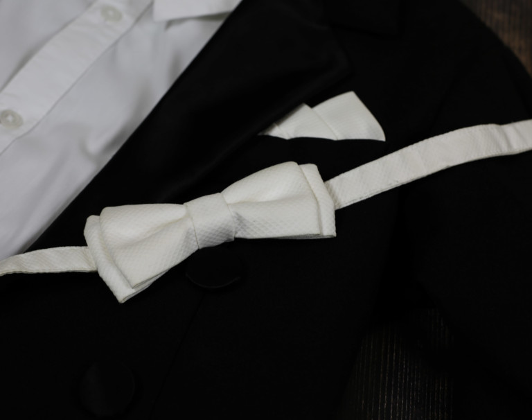 White tie – co to znaczy? Rozszyfrowujemy słownik mody