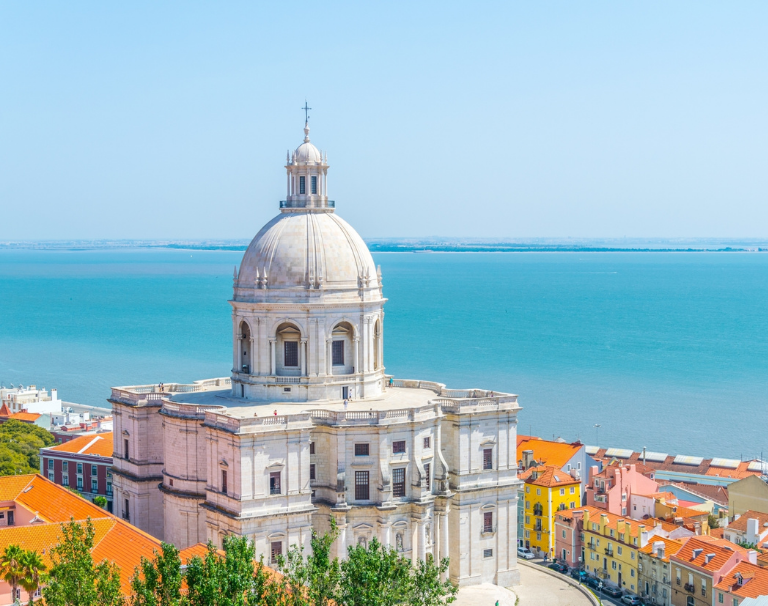 Co spakować do Portugalii? Niezbędnik mężczyzny w podróży