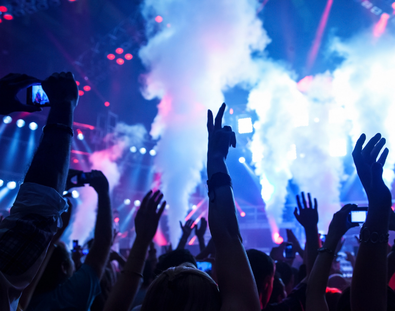Jak się ubrać na koncert? Stylowy poradnik dla mężczyzn