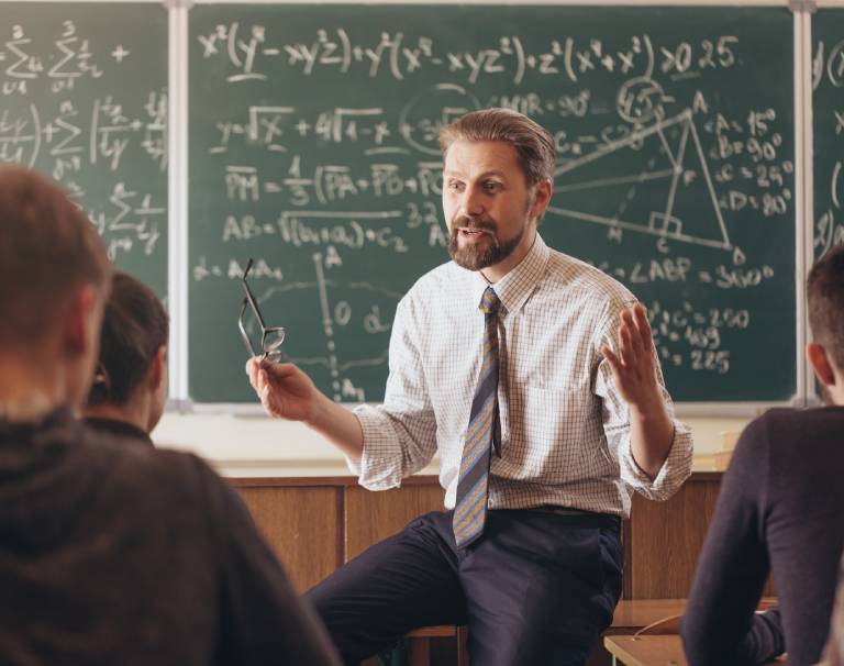 Prezent na Dzień Nauczyciela – co kupić swojemu ulubionemu mentorowi?