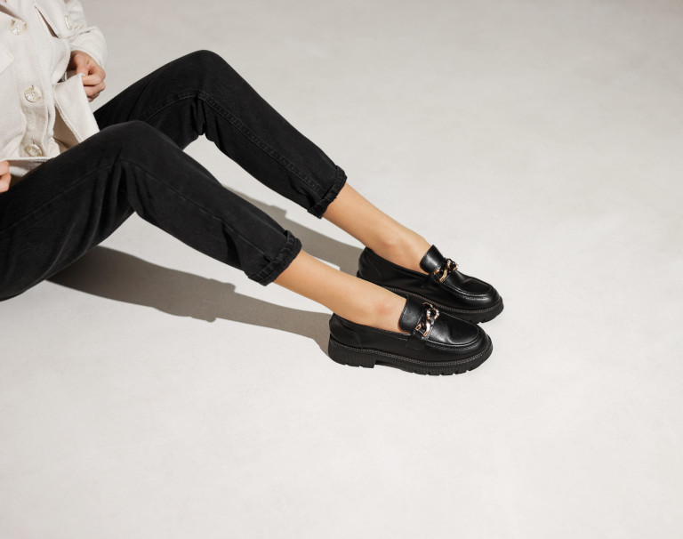 Loafersy damskie - stylizacje, które warto nosić!