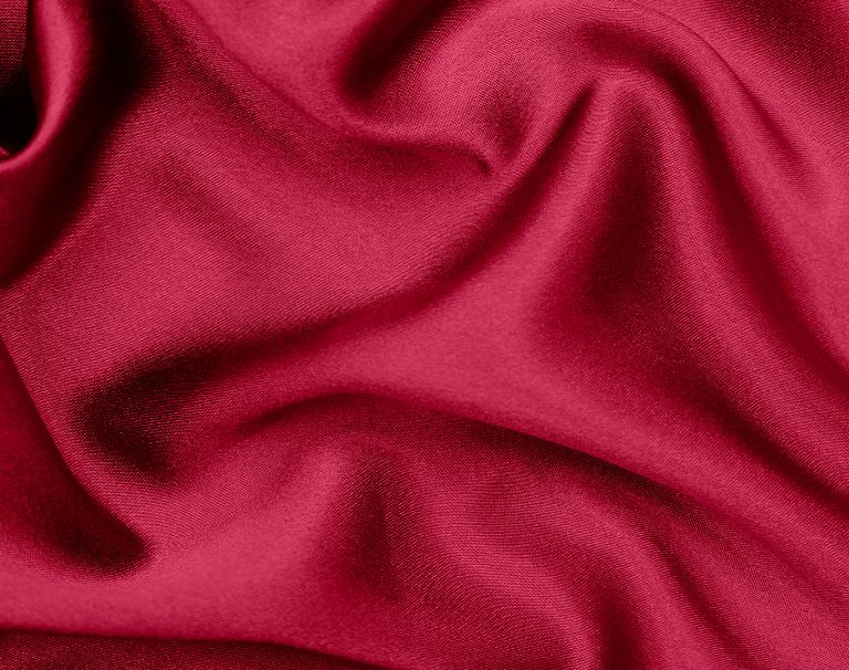 Magenta i viva magenta. Jakie to kolory i jak je nosić?