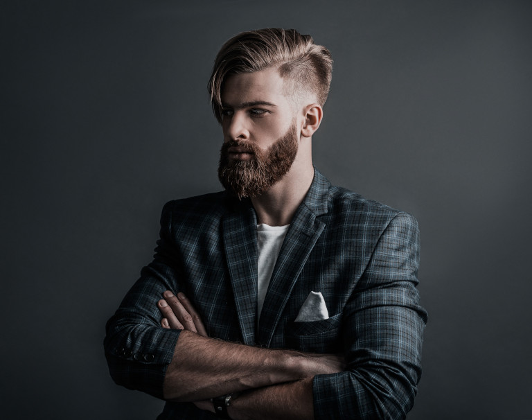 Jaka fryzura na zakola? 11 modnych męskich fryzur