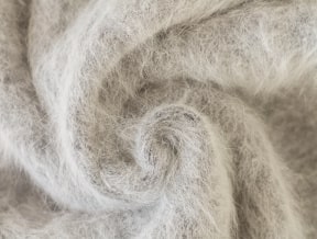 Angora - co to za materiał i jakie ma właściwości?