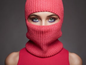 Balaclava to eklektyczny modowy hit tego sezonu. Czy zastąpi czapkę i szalik?
