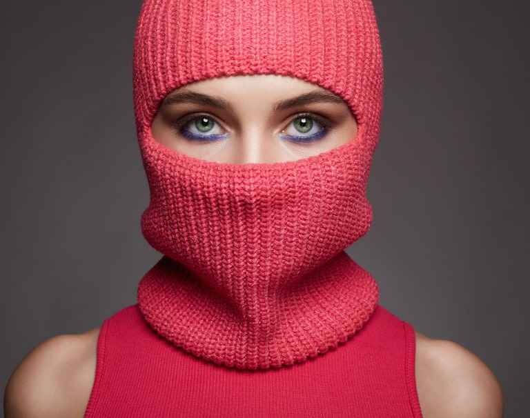 Balaclava to eklektyczny modowy hit tego sezonu. Czy zastąpi czapkę i szalik?