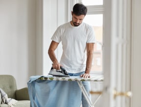Jak prasować T-shirt? Domowy poradnik