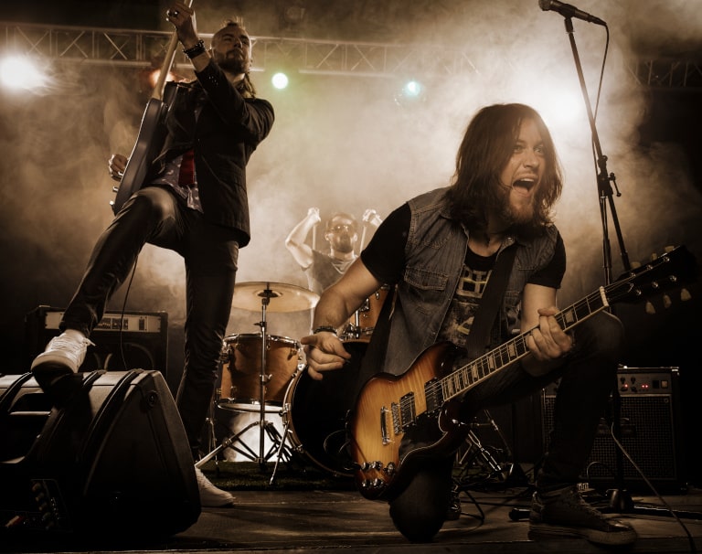 Jak ubrać się na koncert rockowy? 7 porad dla mężczyzn