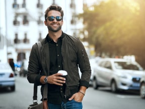 Jonathan Bailey – jak ubiera się najszykowniejsza gwiazda „Bridgertonów”?