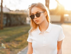 Koszulki polo damskie – kiedy i do czego je nosić?