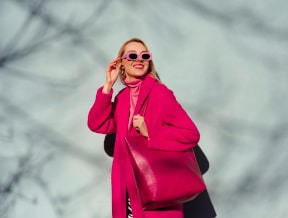 Jak łączyć i stylizować neonowe kolory, aby uniknąć przesadnego efektu?