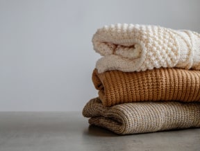Sweter krykietowy – 5 stylizacji na każdą okazję