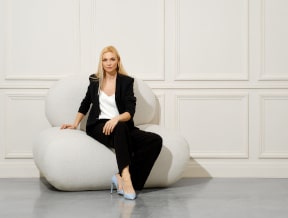 Z czym nosić szerokie spodnie? Stylista podpowiada!